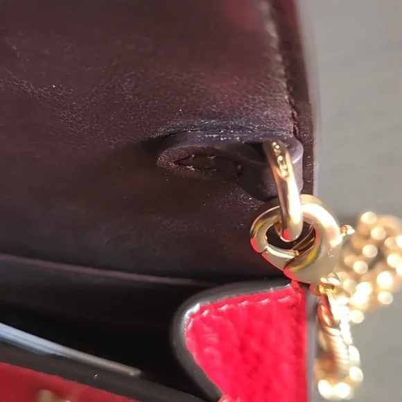 Coach Mini Beige Crossbody Bag with Gold Chain - Picture 4 of 10